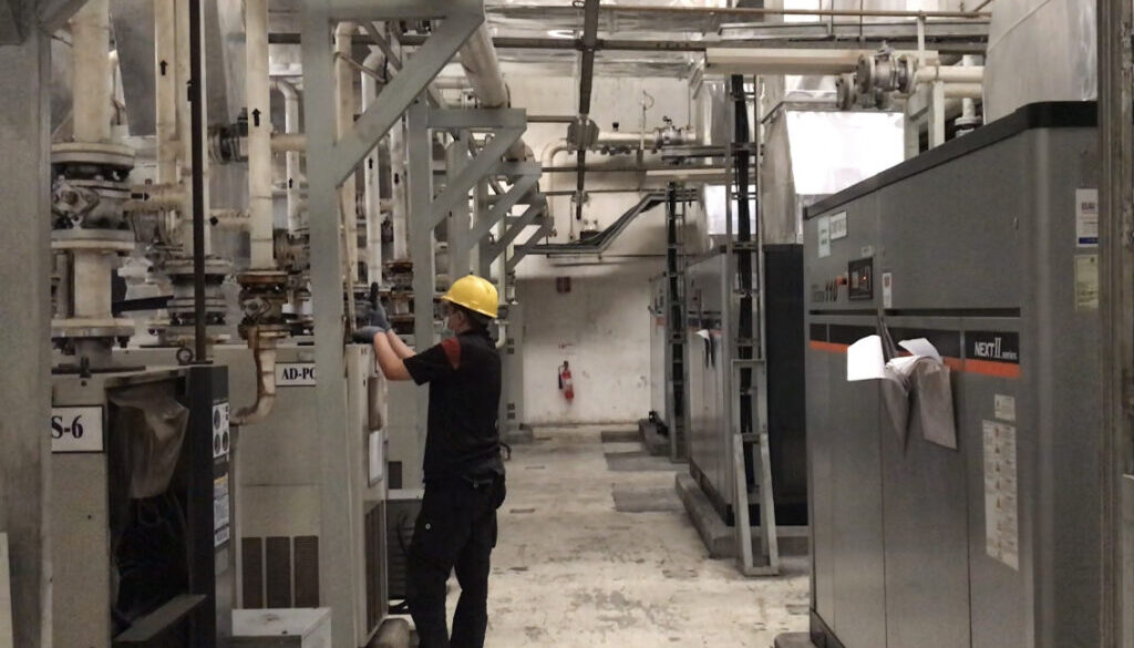 penggunaan kompresor HITACHI di lingkungan industri